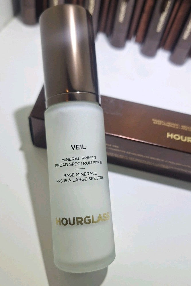 HOURGLASS VEIL°MINERAL PRIMER, NO°28 PRIMER SERUM & GIRL° STYLO LIPSTICK NIB