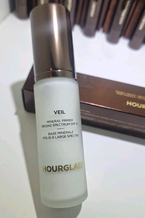 HOURGLASS VEIL°MINERAL PRIMER, NO°28 PRIMER SERUM & GIRL° STYLO LIPSTICK NIB